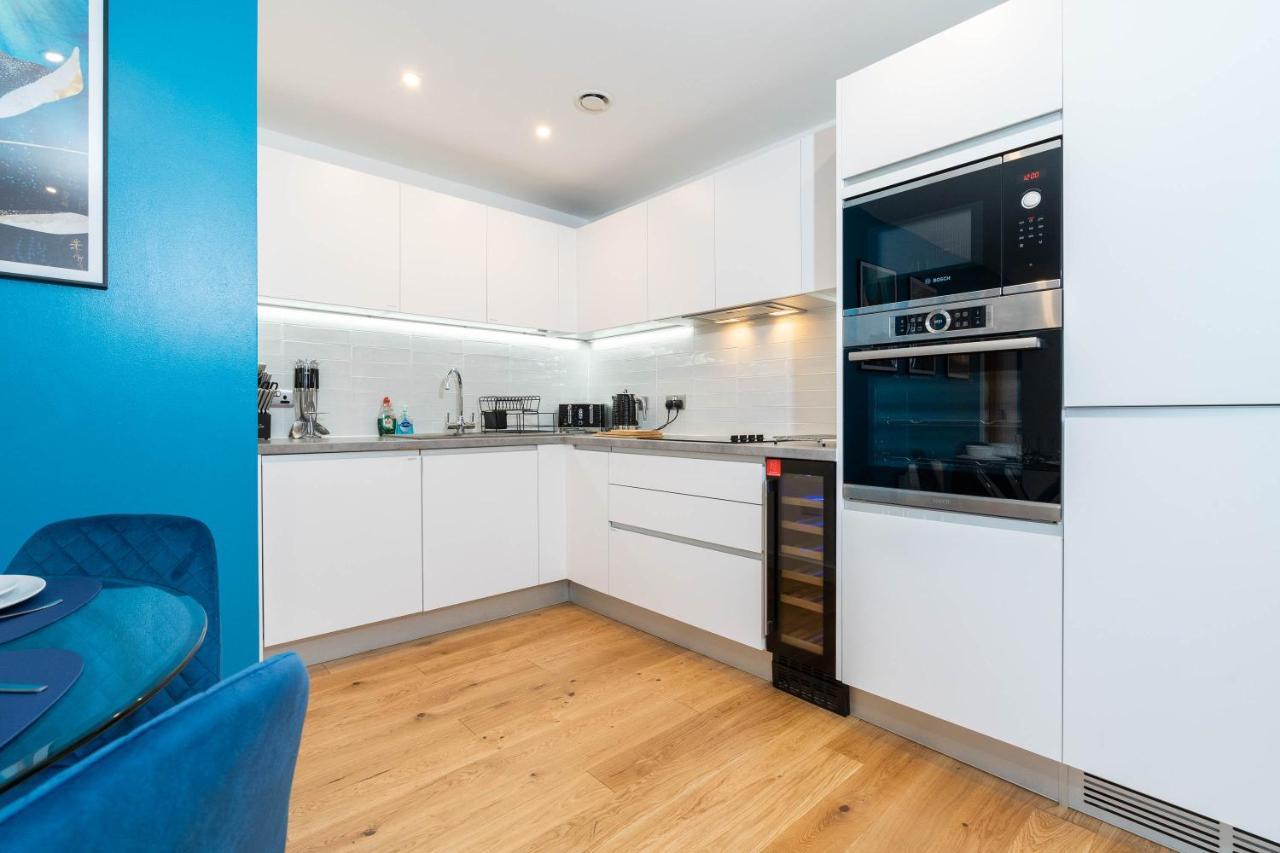 Maevela Apartments - Luxury Broad St Apartment - 2 Bed, 2 Bath - City Centre/Cube/Mailbox - With Underground Parking ✓- L Shape Sofa, Large 50 Inch Smart Tv With Free Netflix & Wifi Birmingham Esterno foto