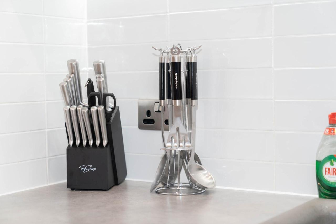 Maevela Apartments - Luxury Broad St Apartment - 2 Bed, 2 Bath - City Centre/Cube/Mailbox - With Underground Parking ✓- L Shape Sofa, Large 50 Inch Smart Tv With Free Netflix & Wifi Birmingham Esterno foto